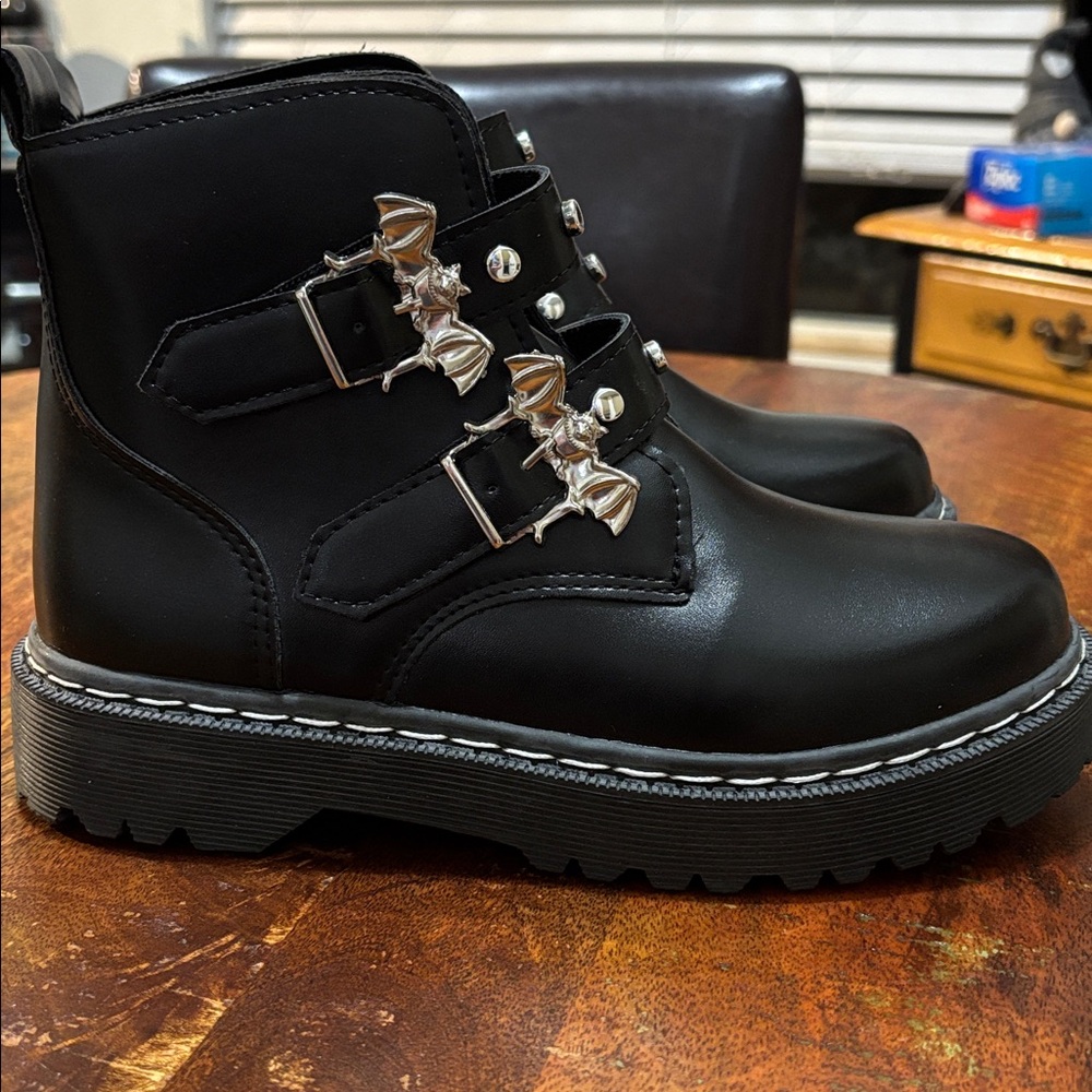 NWOT Women's Goth Bat Buckle Combat Boots - Picture 6 of 9